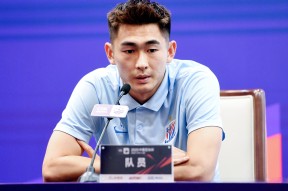 今晨马赛调整名单以备全明星赛，外线爆发环节打磨，气氛紧张，赛程密集仍需轮换(比赛现场气氛紧张激烈)-爱游戏