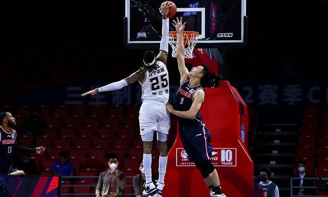 关于马拉松赛场再起风云:燕赵风暴队小胜塞北烈马队,脚步移动更到位宿敌对话再升级的信息 关于马拉松赛场再起风云:燕赵风暴队小胜塞北烈马队,脚步移动更到位宿敌对话再升级的信息