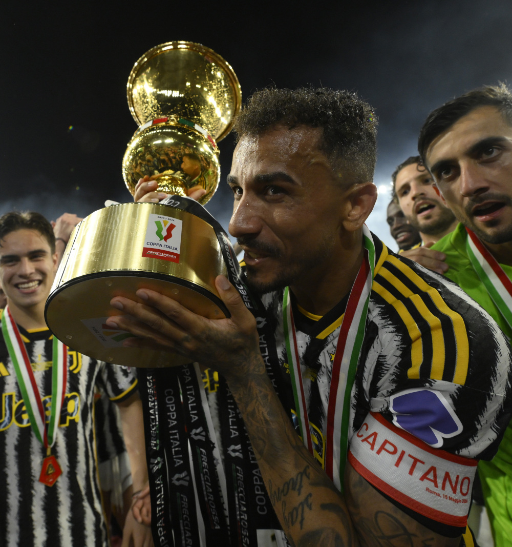 包含尤文图斯内部会议纪要流出：今晨强势反弹；意大利杯使命明确；球探报告显示潜力的词条