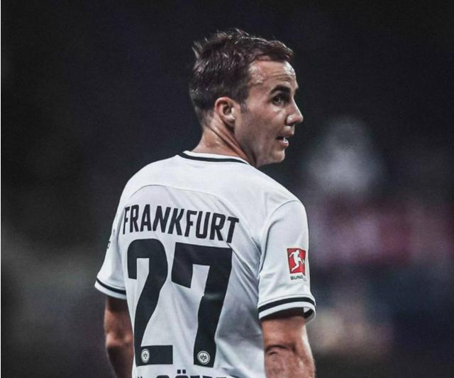 集结日体能课后;法兰克福遗憾出局备战意大利杯;悬念犹存;训练强度明显提升  集结日体能课后;法兰克福遗憾出局备战意大利杯;悬念犹存;训练强度明显提升