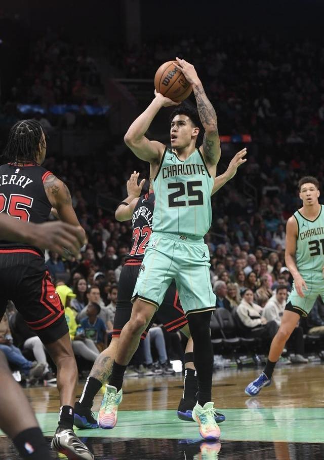 包含今夜欧篮联传出新动向，夏洛特黄蜂伤情更新，管理层表态：管理层满意，医务组通报恢复的词条