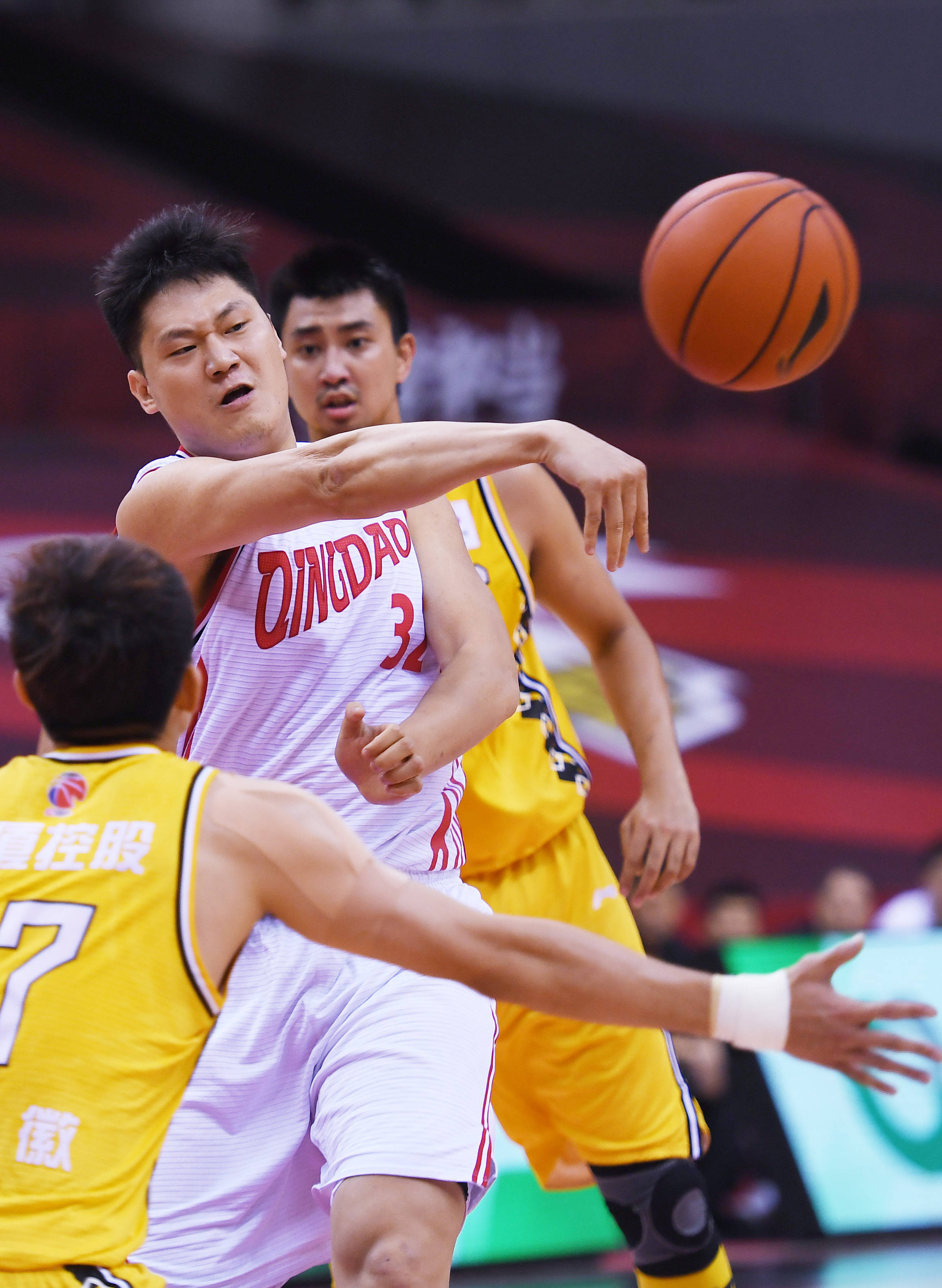 关于今夜体能课后，夏洛特黄蜂再遭质疑备战CBA常规赛，底气十足，身体对抗强度拉满的信息